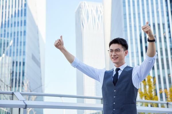 陈昊苏：从根到商界巨擘的奋斗历程 图2