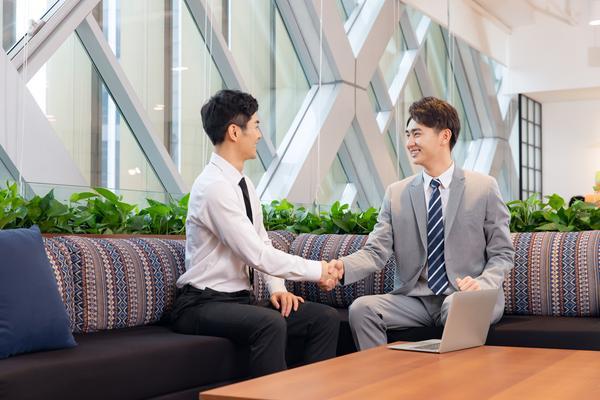 《职场菜鸟礼仪指南：知礼节，赢未来》 图1