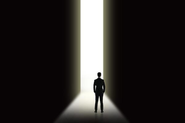 伊莎贝尔奥特曼壁纸:为你的桌面带来光明与力量图1
