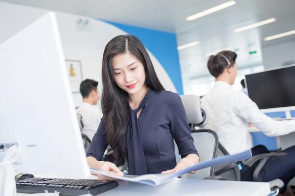 现公楼装修设计:打造高效与舒适的办公环境 图2