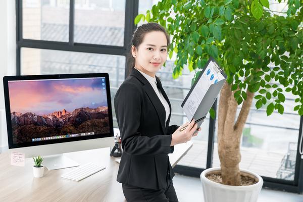 《爸爸别哭！新型职场爸爸与总裁谈项目的感人故事》图1