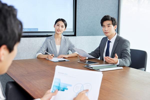 年轻人挑战自我创新思维的关键与实践路径 图2