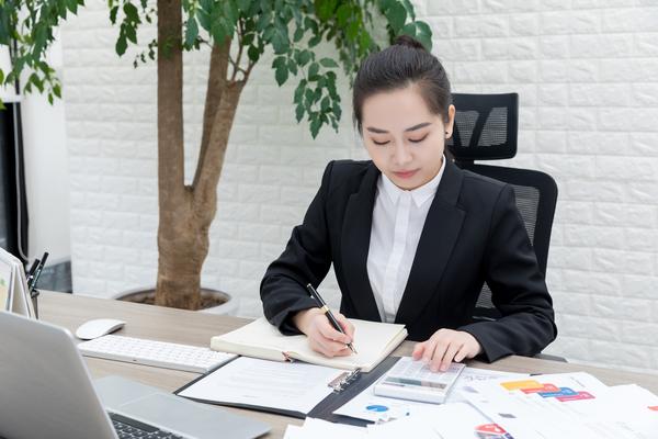 香洲工商企业管理考试指南：深度解析与职场应用 图2