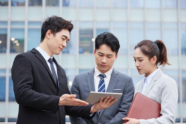 金融顾问故事范文图片高清-专业视角下的财富管理与风险管理 图1