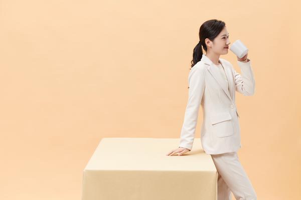 咖啡馆喝咖啡的真实图片,让你感受咖啡馆的氛围 图2