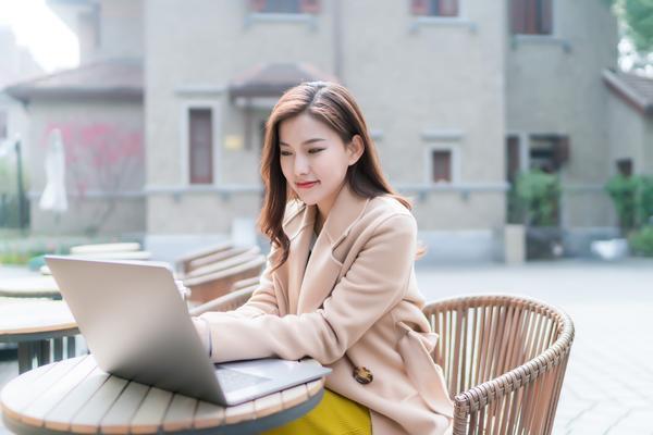 白手起家：从零到成功的关键要素与实战案例分析 图1