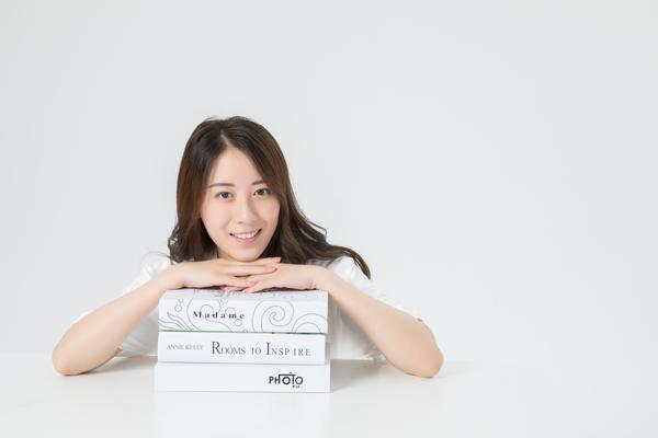 唯美吃棒棒糖女孩图片图1