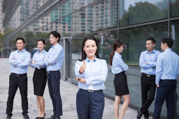 银行员工礼仪PPT模板|创业领域中的职场礼仪培训设计与优化 图1