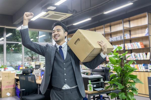 美妆实体门店遇冷：疫情冲击与消费需求变化下的市场困境 图1