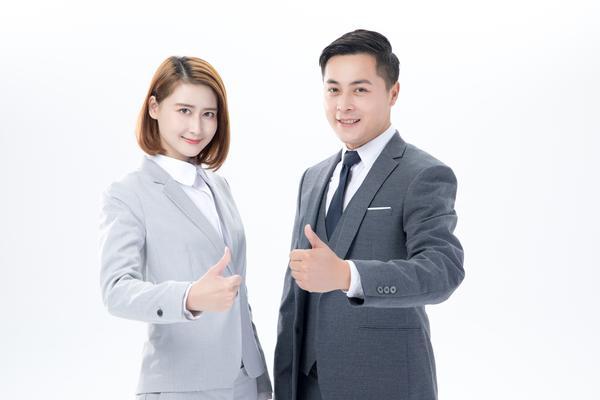 恋爱中的金融智慧：解析女友买车困境下的风险评估与策略选择