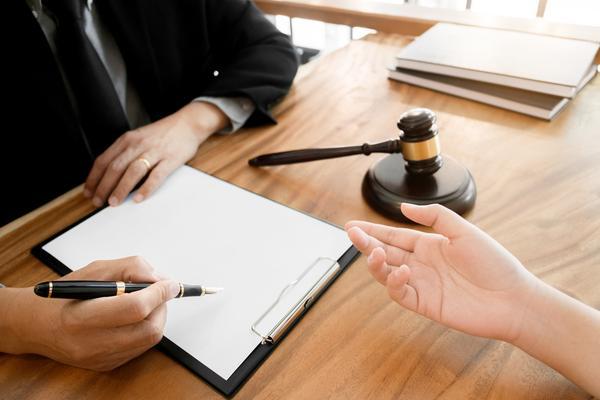《中华人民共和国刑法》第三百四十七条：容留他人吸毒罪 图1
