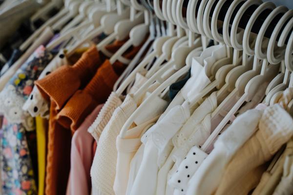 邯郸摆摊卖衣服：启动资金与创业资源整合之道 图2