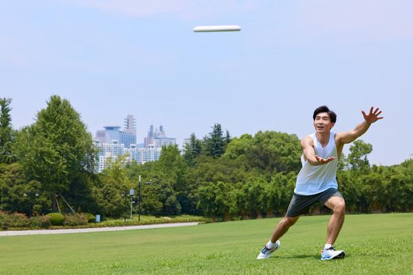 龙陵县体育场盛大开业：迎接体育健身热潮图1