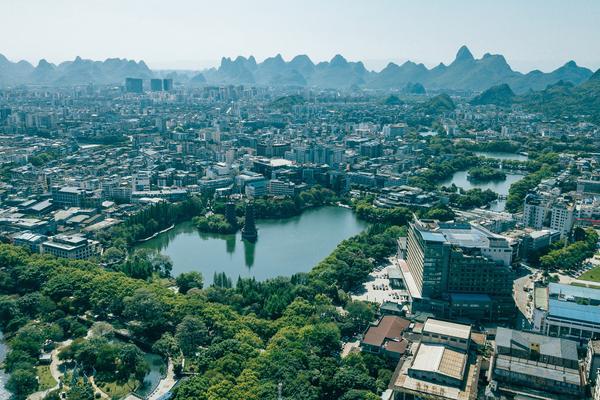 大自然宜家地板：绿色环保，时尚美观 图2