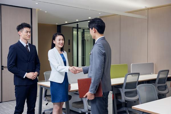 “面试丽呈:如何用自信和专业展现自己”图1