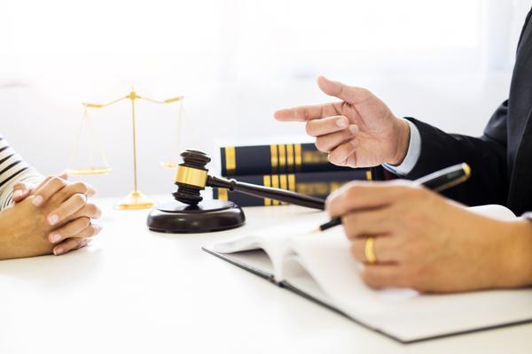 贷款免费问律师咨询：金融居间服务中的法律支持与风险防控 图1