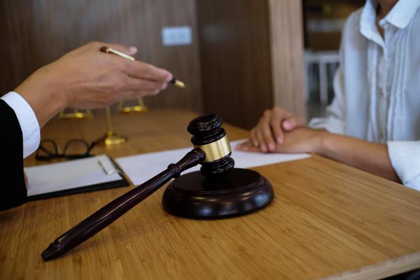 律师与法务：法律事务管理的抉择指南 图2