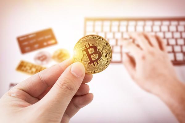 李佳琦直播社群运营模式下的精准营销与流量变现策略 图1