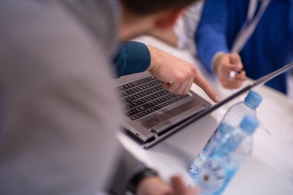 传统品牌策划方案怎么写|品牌战略规划的核心要素与实施路径 图1