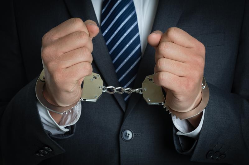 《衣服撕了算家庭暴力吗？知乎上的回答令人惊讶！》 图2